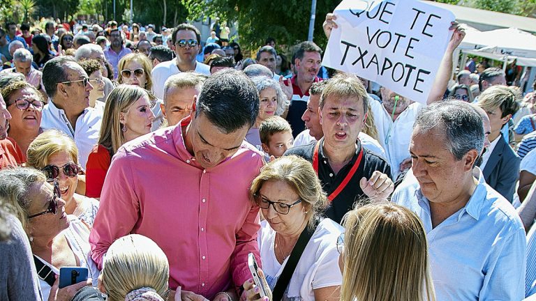Pedro Sánchez, participa en el primer acto de la campaña 'El Gobierno de la Gente' en Sevilla