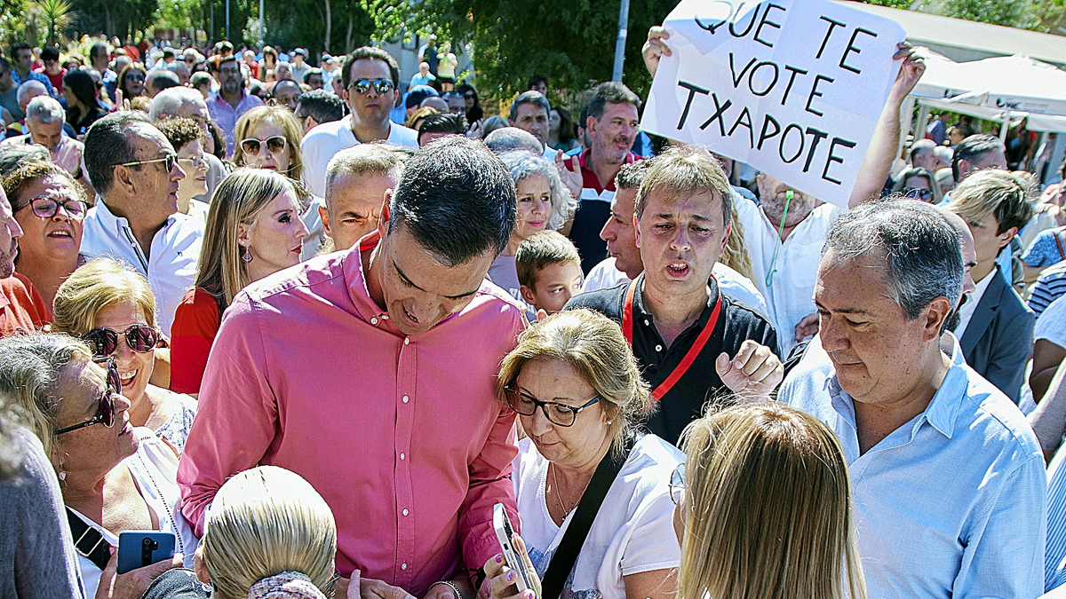 Pedro Sánchez, participa en el primer acto de la campaña 'El Gobierno de la Gente' en Sevilla